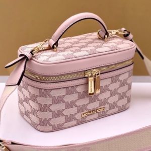 Michael Kors Medium Zip Trunk
Crossbody Powder Blush Multi